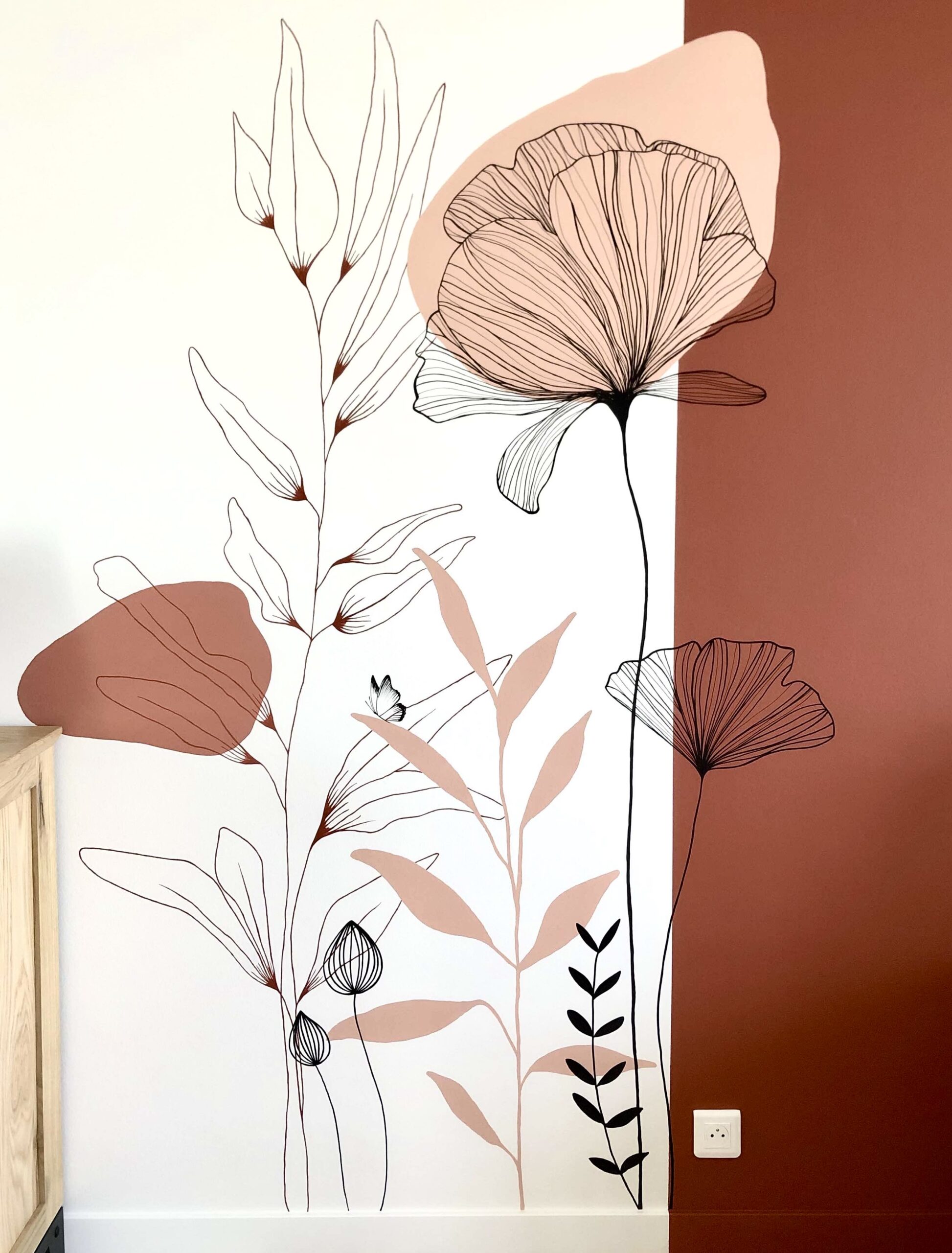 Jonction florale entre un salon et une salle à manger