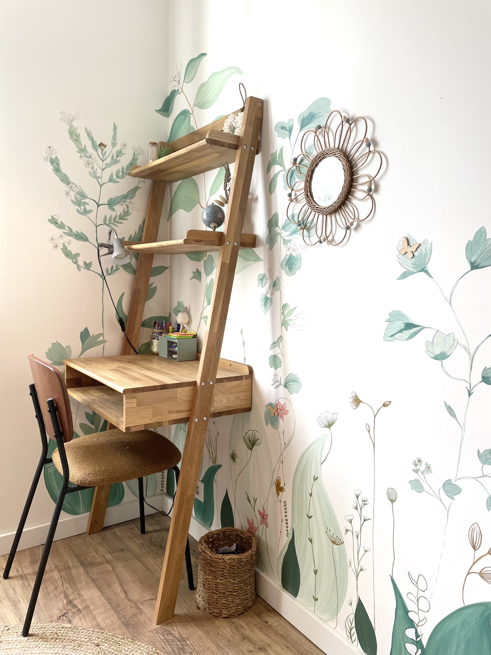 Champ de fleurs dans une chambre de petite fille